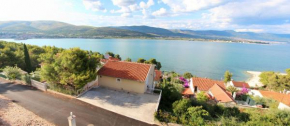 Отель Antonio Apartments  Трогир
